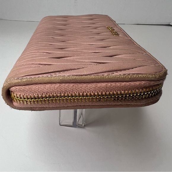 🩷Miu Miu Matelasse Pink Leather Accordion Card Holder Logo Zip Around Wallet🩷 - Picture 5 of 15